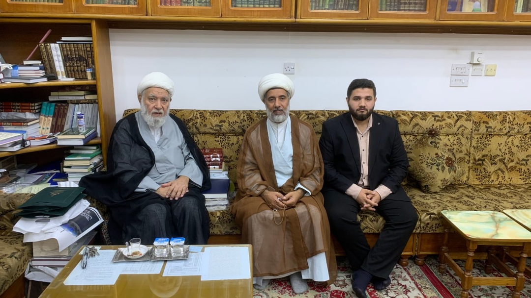 وفد مؤسسة وارث الأنبياء يزور العلامة الشيخ محمد حسن الأنصاري