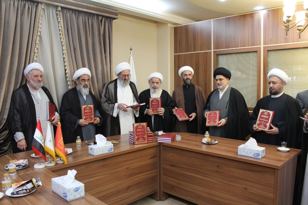 إزاحة الستار عن كتاب الشذرات الحسينية