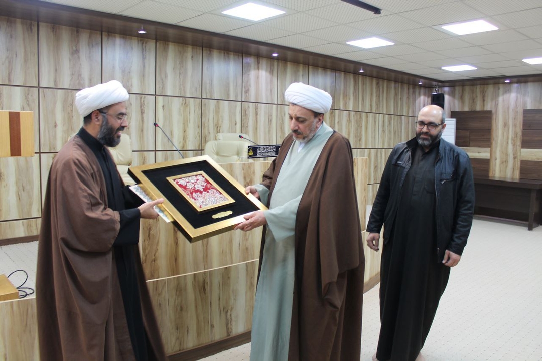 تكريم بعض الكوادر العلمية في مؤسسة وارث الأنبياء في قم المقدسة